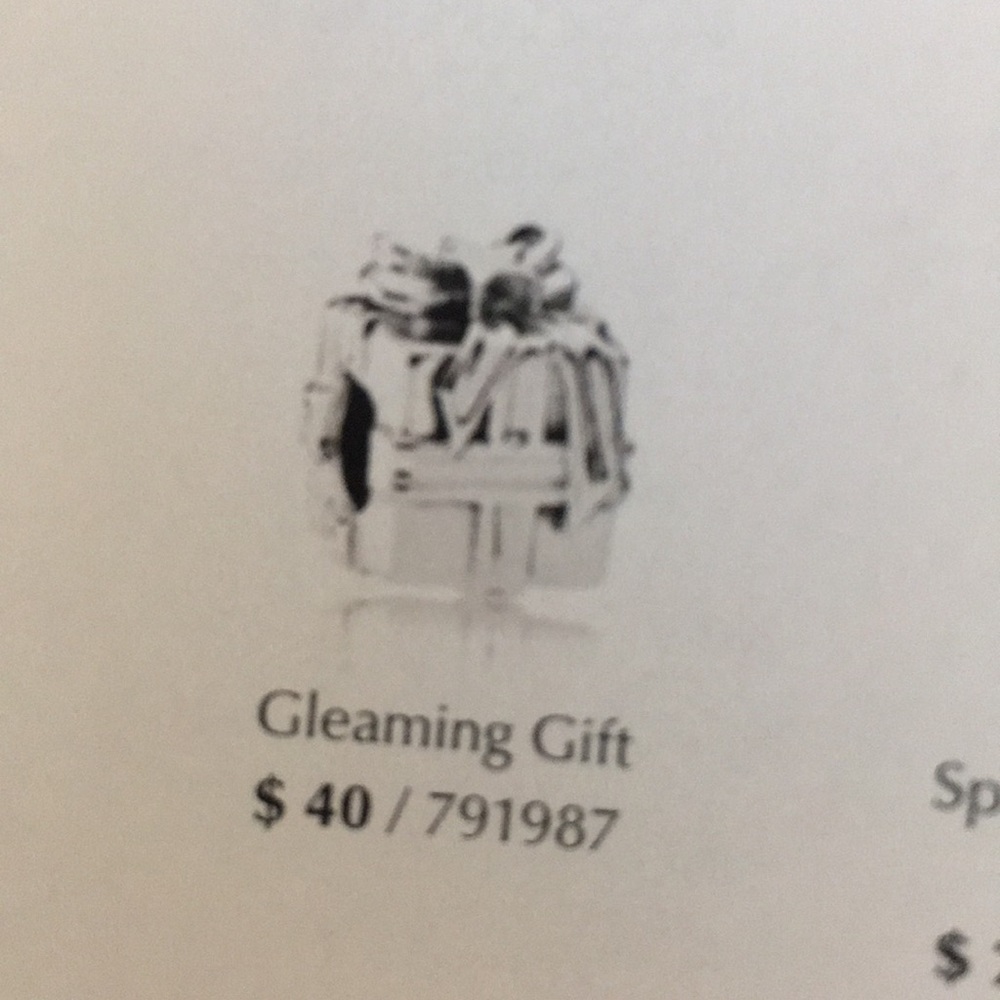 Pandora gift box charm